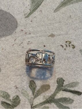 Vintage Sterling Silver Elephant Band Ring - size 9 Women Jewelry